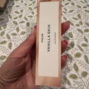 Phlur Vanilla Skin Eau de Parfum travel size. Brand new.